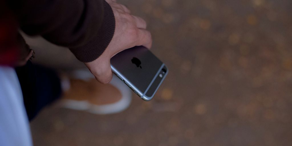 silver iPhone 6s Plus