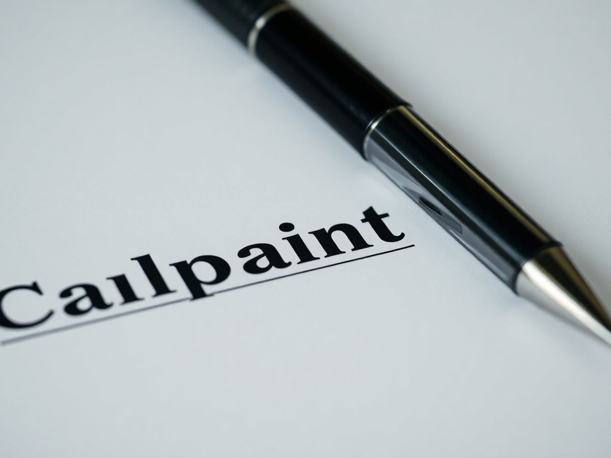 Un pix pe un document legal.