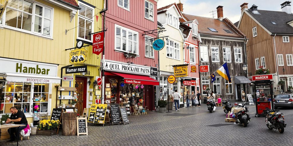 Gatebilde av håndverksbedrifter i Hamar.